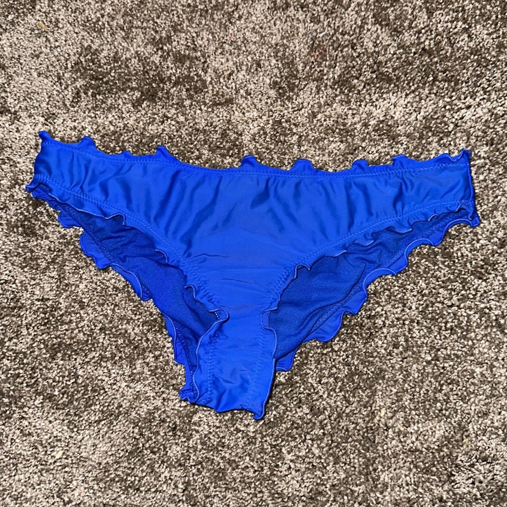 Hollis tee Blue Ruffled  Bottoms
